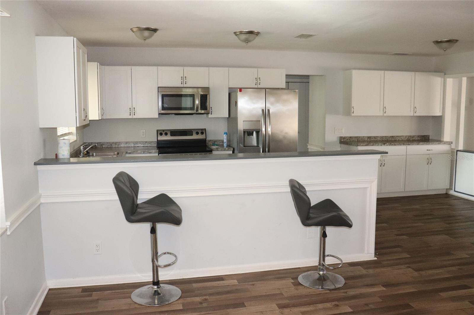 Image 10 of 29 For 401 Pine Avenue