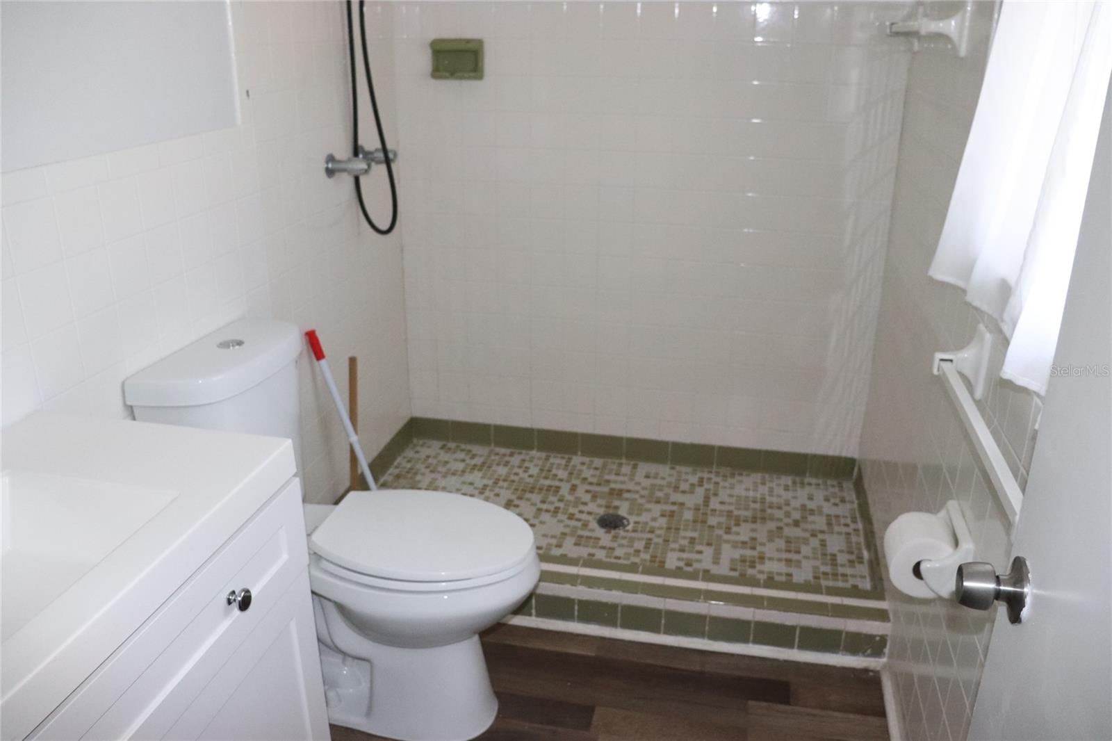 Image 16 of 29 For 401 Pine Avenue