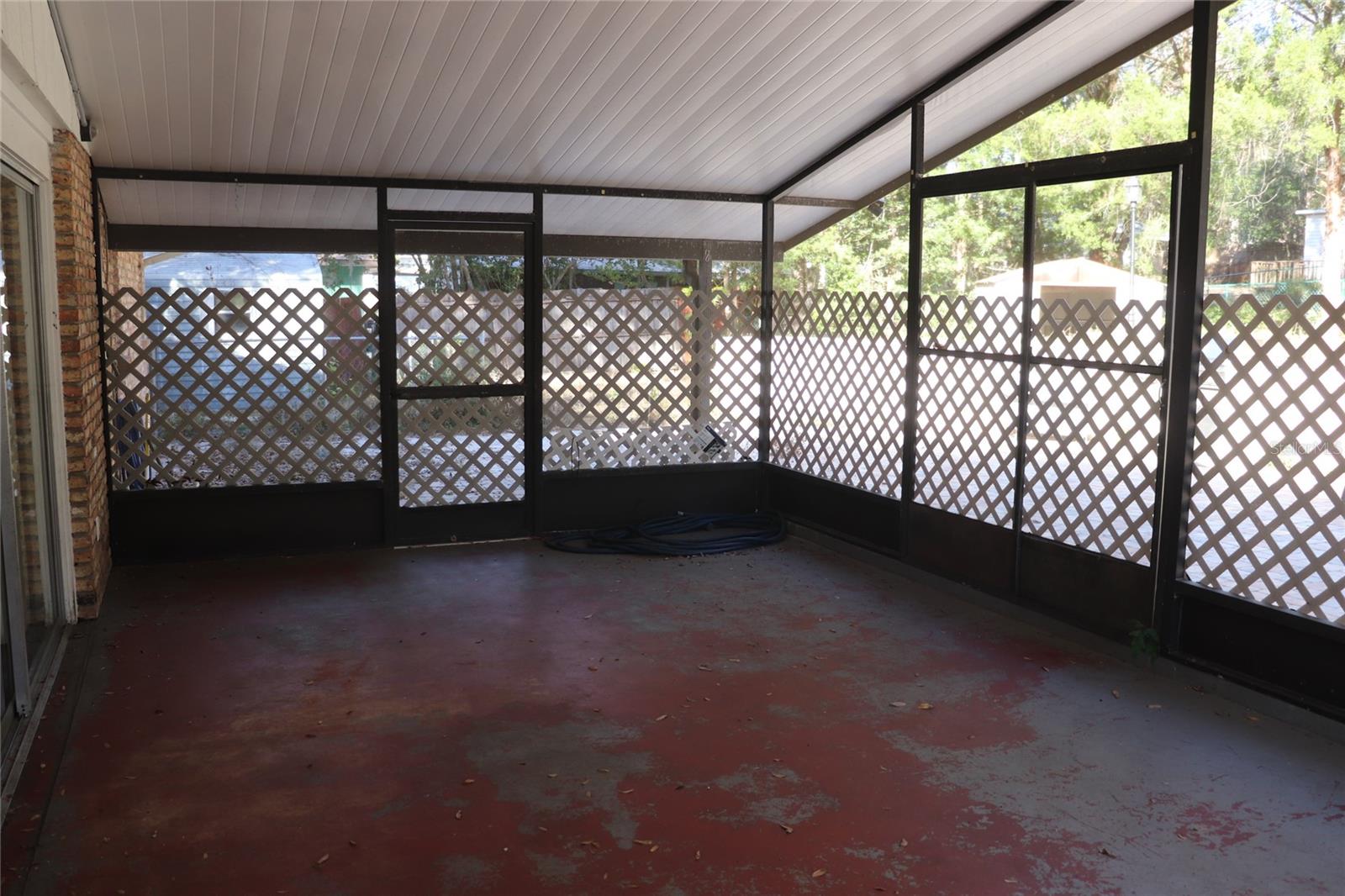 Image 18 of 29 For 401 Pine Avenue