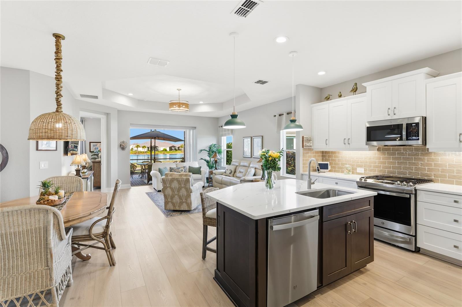 Image 14 of 51 For 17975 Franklin Park Court