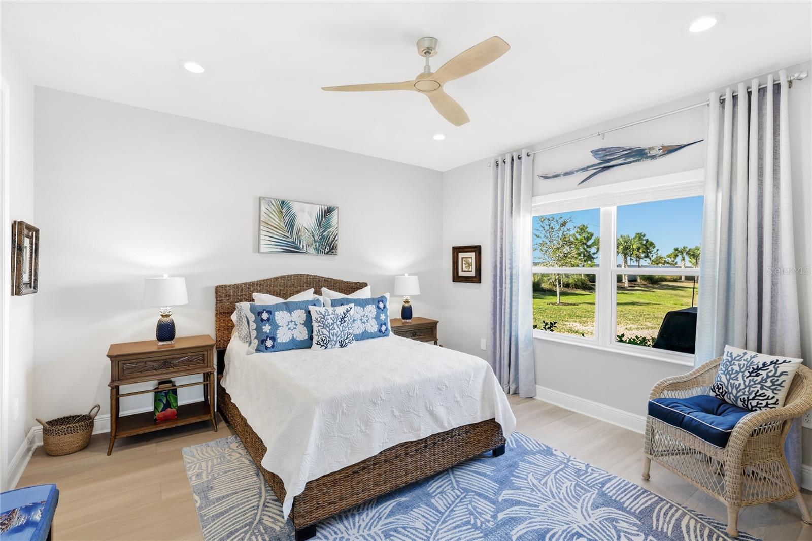 Image 26 of 51 For 17975 Franklin Park Court