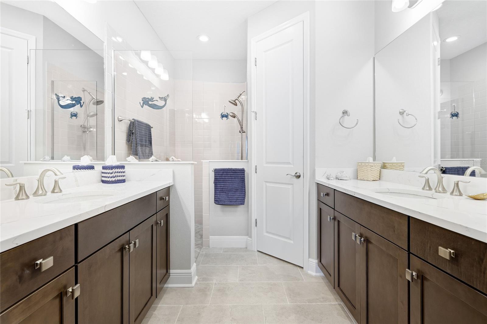 Image 29 of 51 For 17975 Franklin Park Court