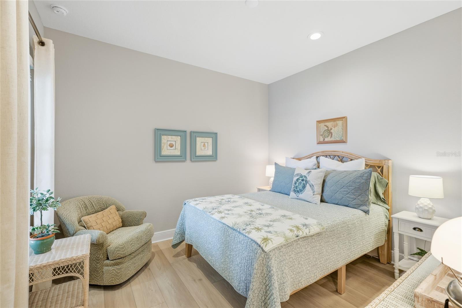 Image 30 of 51 For 17975 Franklin Park Court