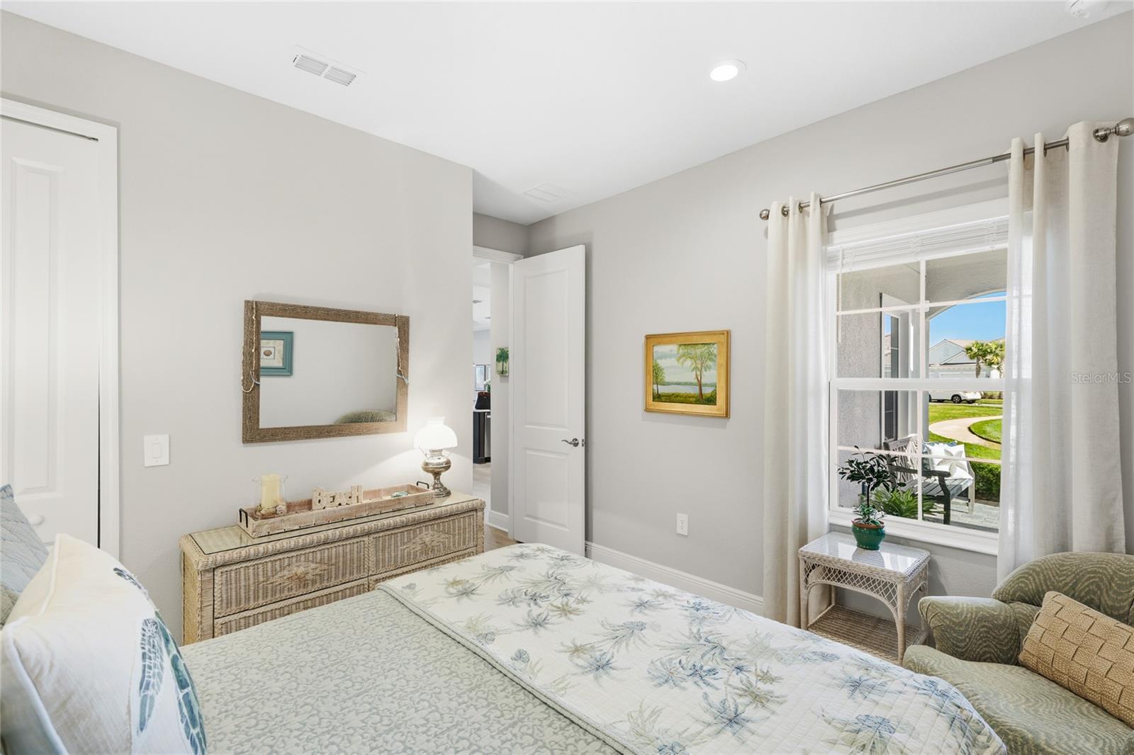 Image 31 of 51 For 17975 Franklin Park Court