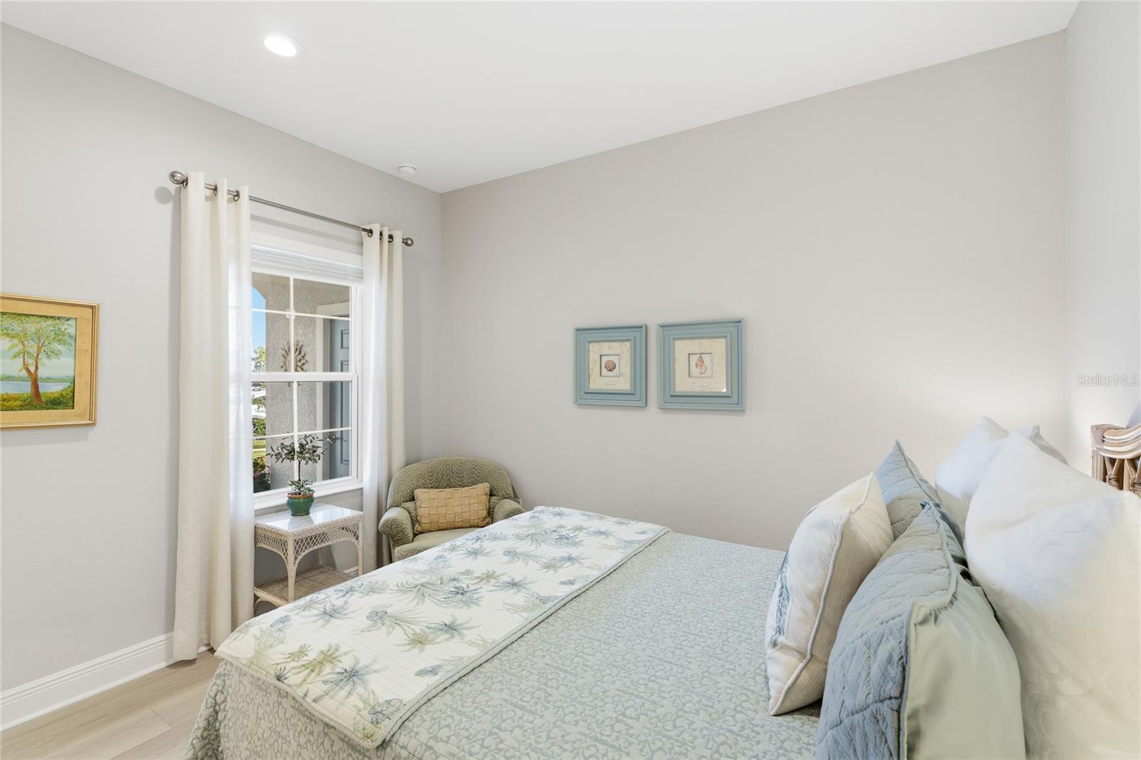 Image 32 of 51 For 17975 Franklin Park Court