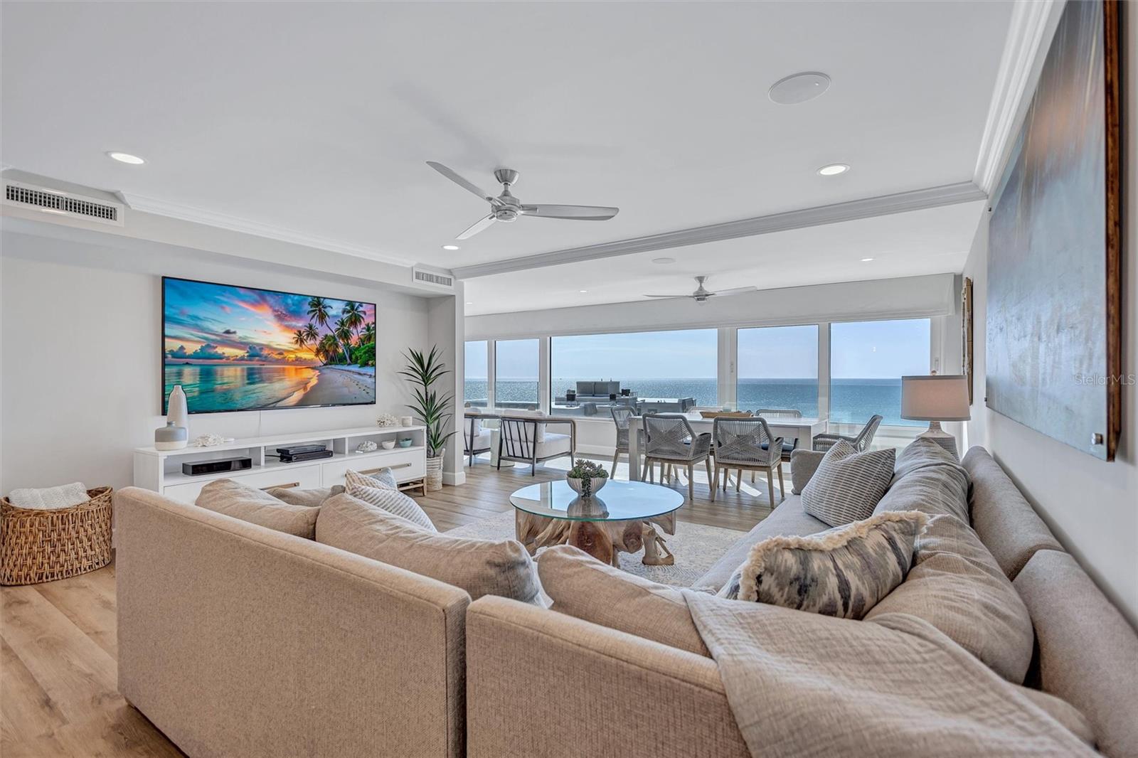 Image 17 of 79 For 6140 Midnight Pass Road 401