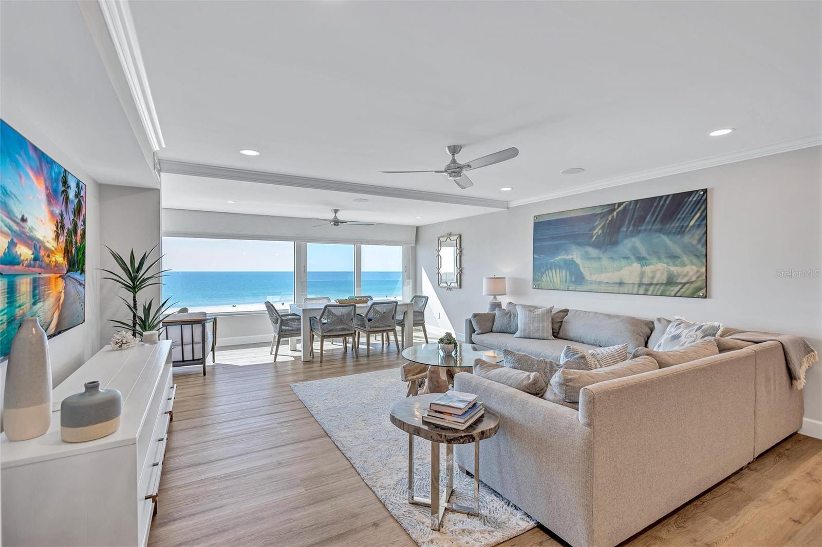 Image 19 of 79 For 6140 Midnight Pass Road 401