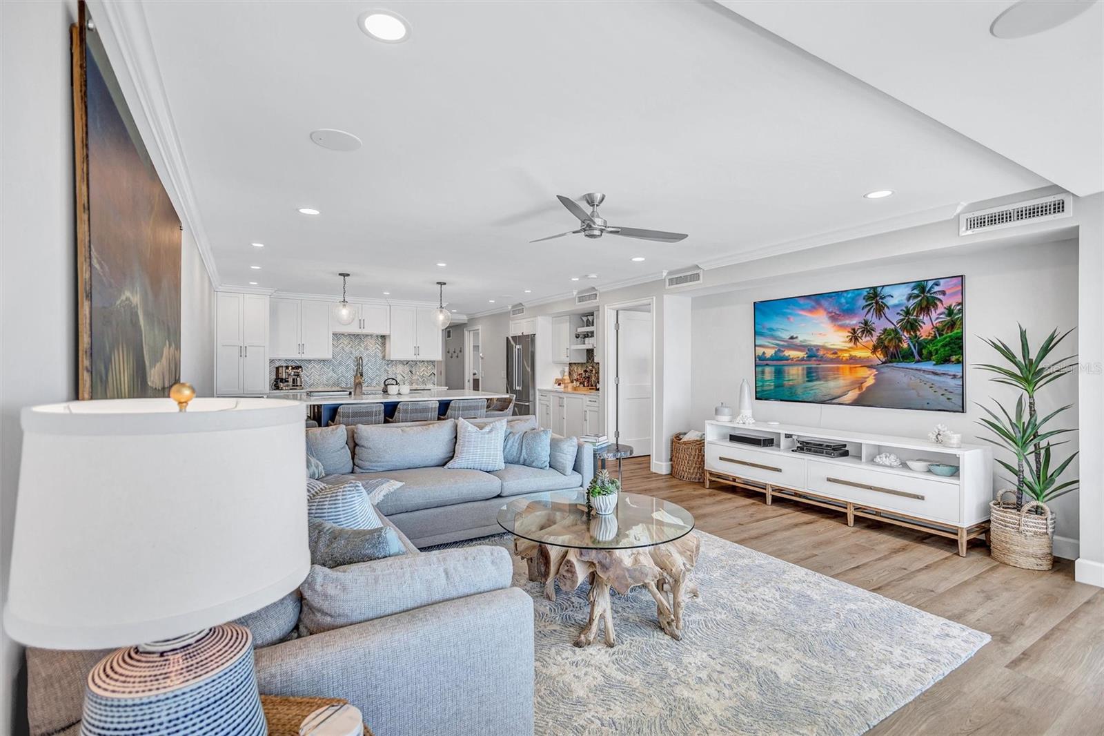 Image 23 of 79 For 6140 Midnight Pass Road 401