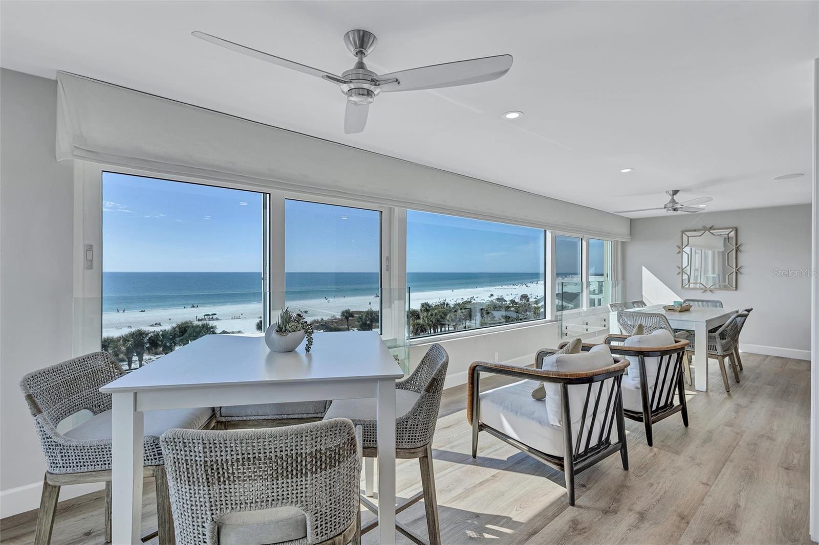 Image 25 of 79 For 6140 Midnight Pass Road 401