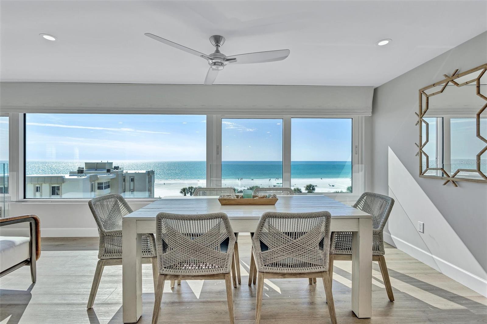 Image 26 of 79 For 6140 Midnight Pass Road 401