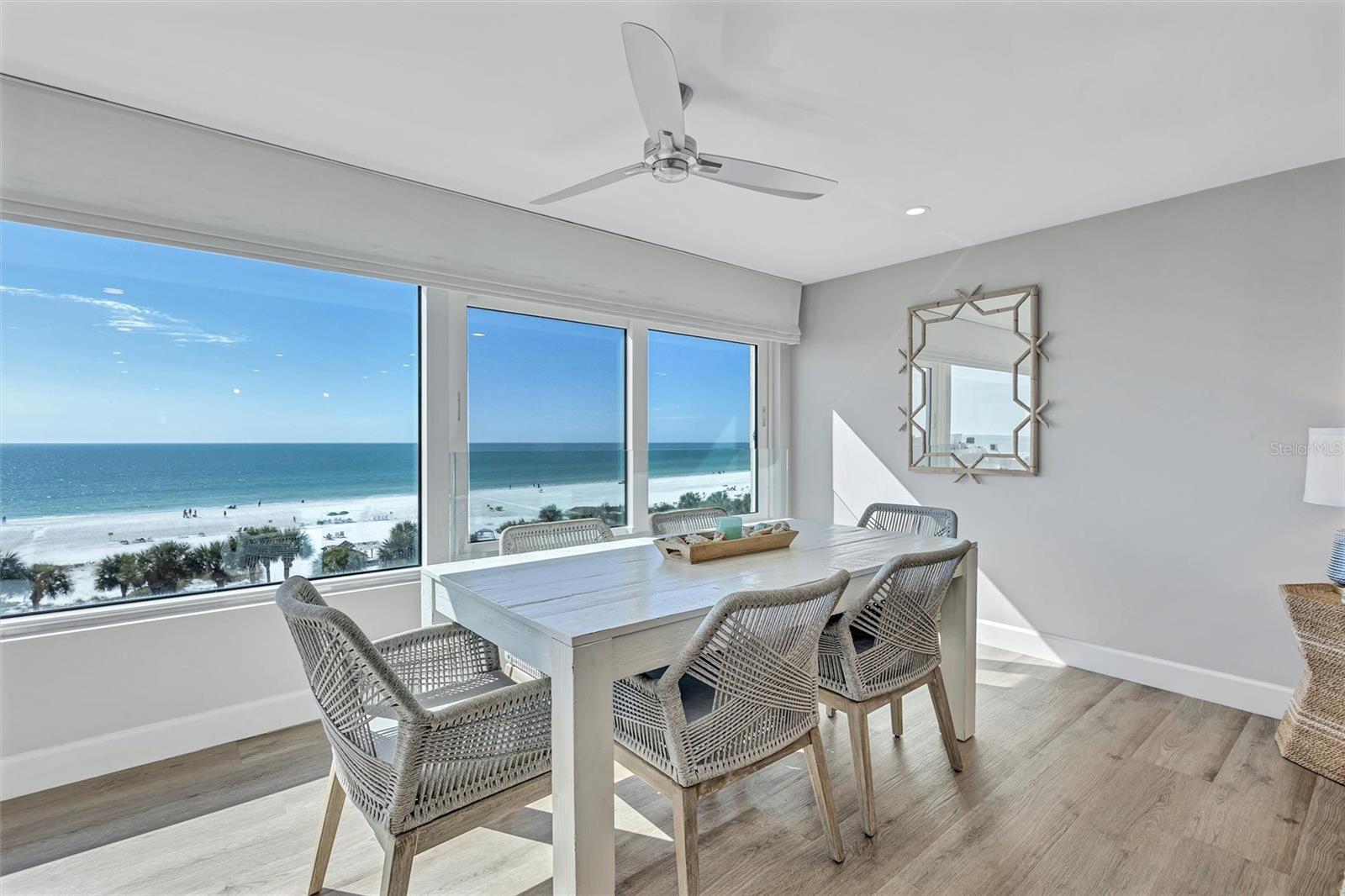 Image 27 of 79 For 6140 Midnight Pass Road 401