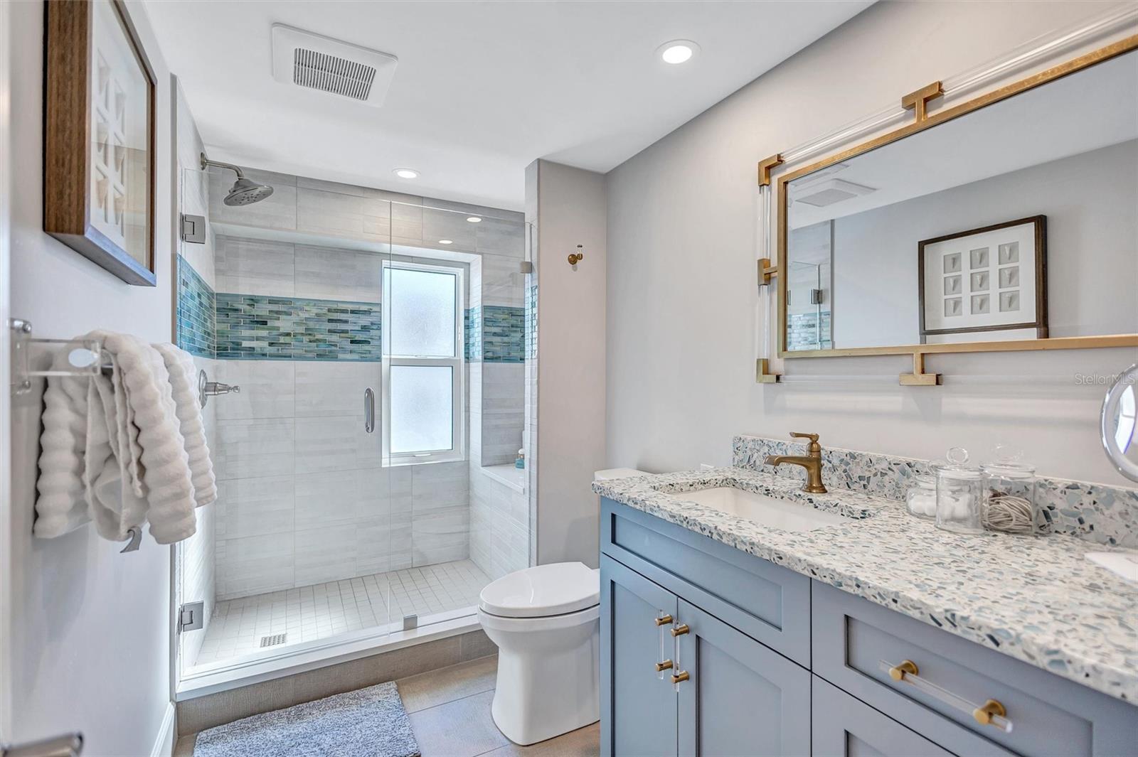 Image 41 of 79 For 6140 Midnight Pass Road 401