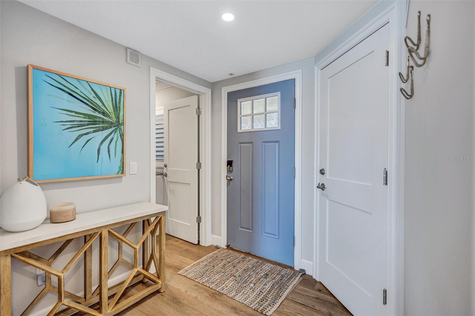 Image 43 of 79 For 6140 Midnight Pass Road 401