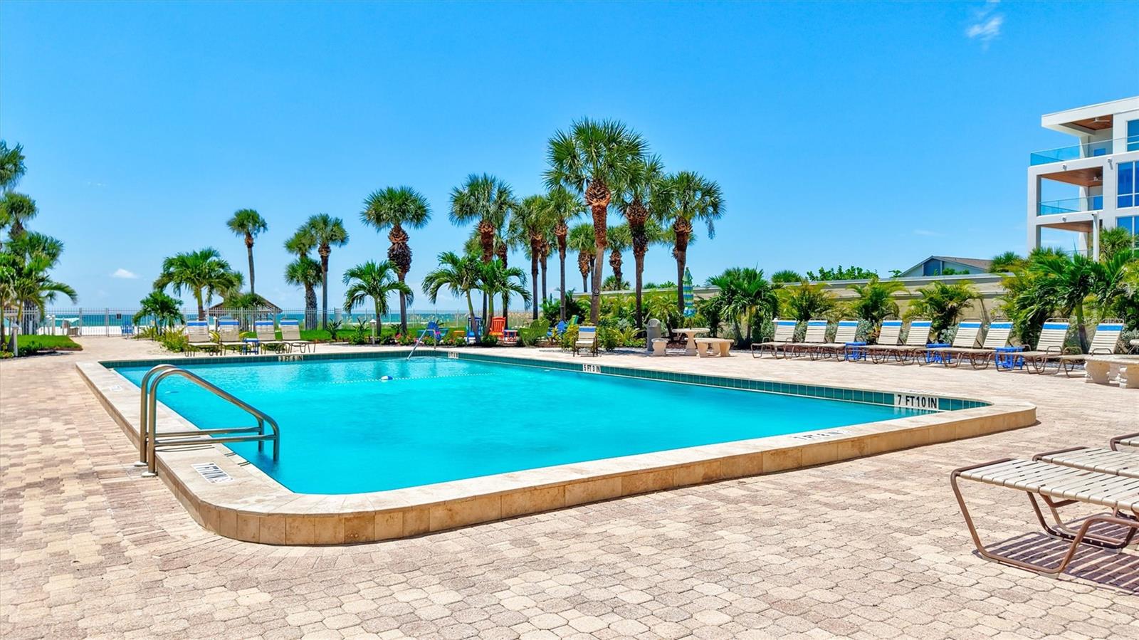 Image 49 of 79 For 6140 Midnight Pass Road 401