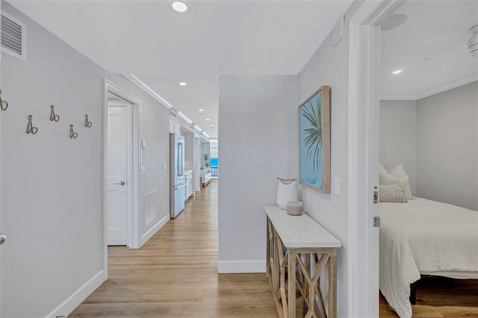 Image 8 of 79 For 6140 Midnight Pass Road 401