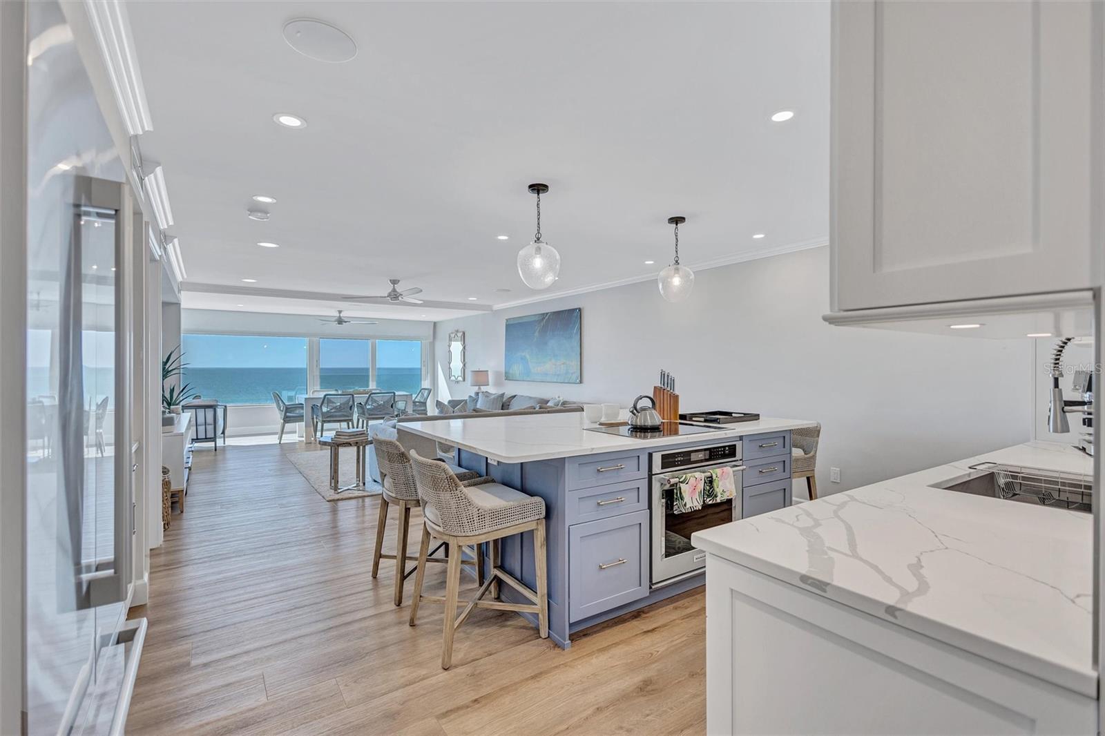 Image 9 of 79 For 6140 Midnight Pass Road 401