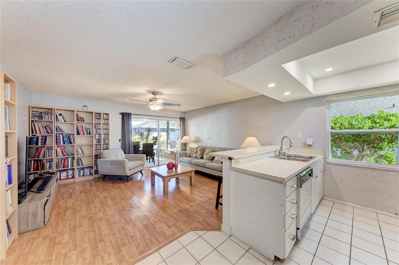 Image 18 of 42 For 1841 Springwood Drive