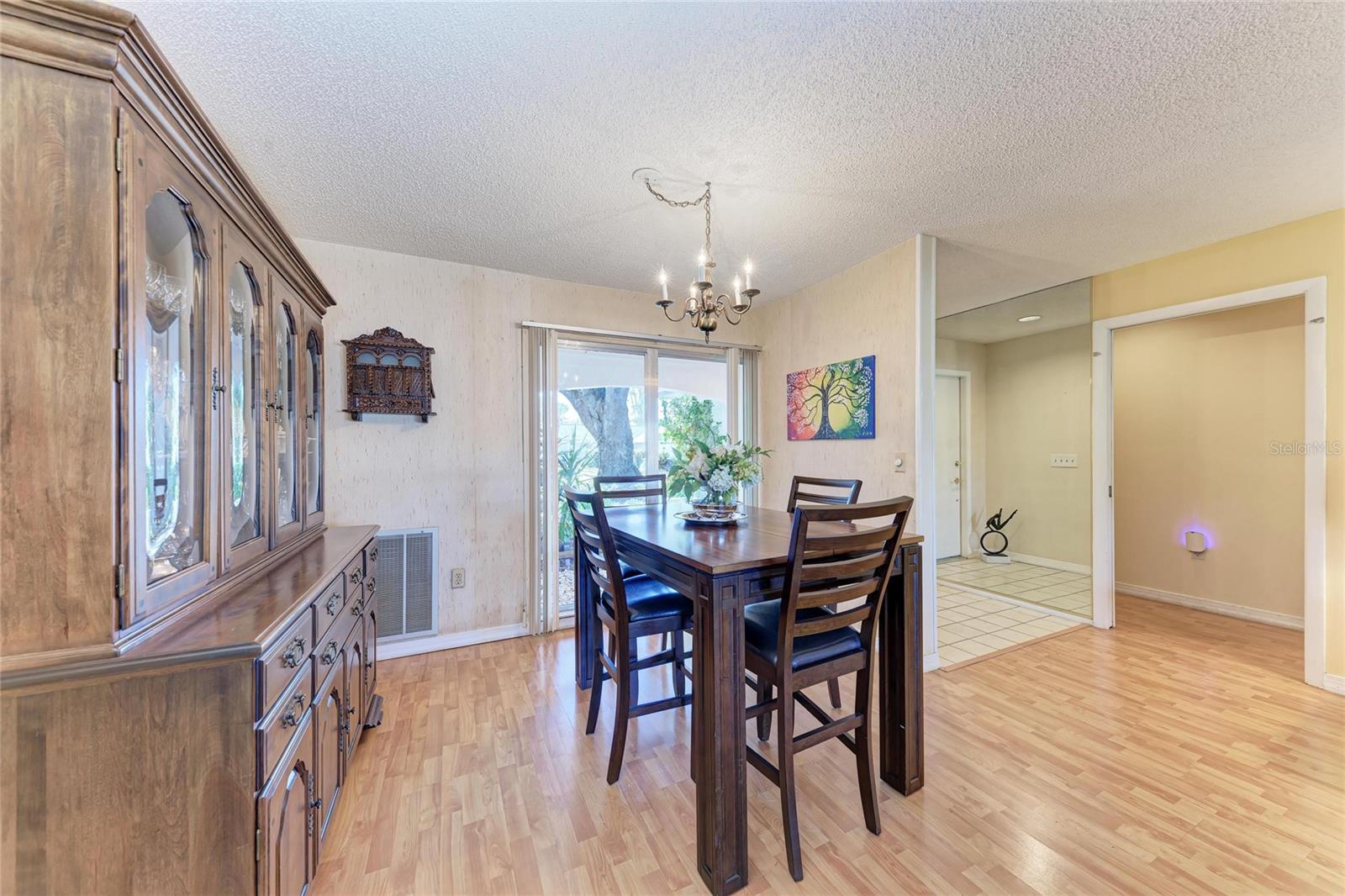 Image 20 of 42 For 1841 Springwood Drive