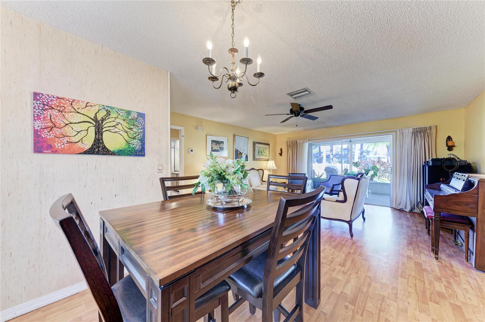 Image 21 of 42 For 1841 Springwood Drive