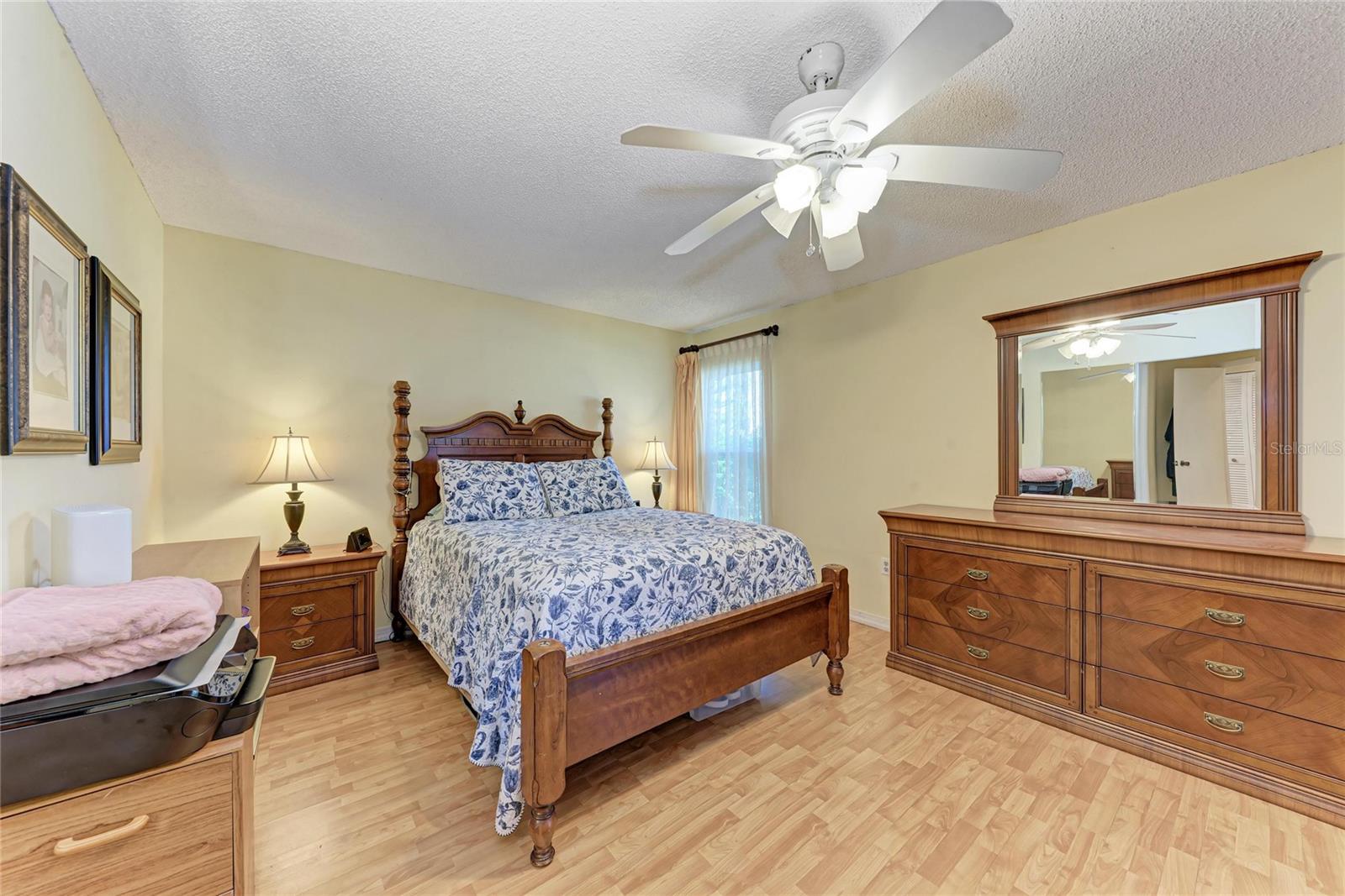 Image 22 of 42 For 1841 Springwood Drive