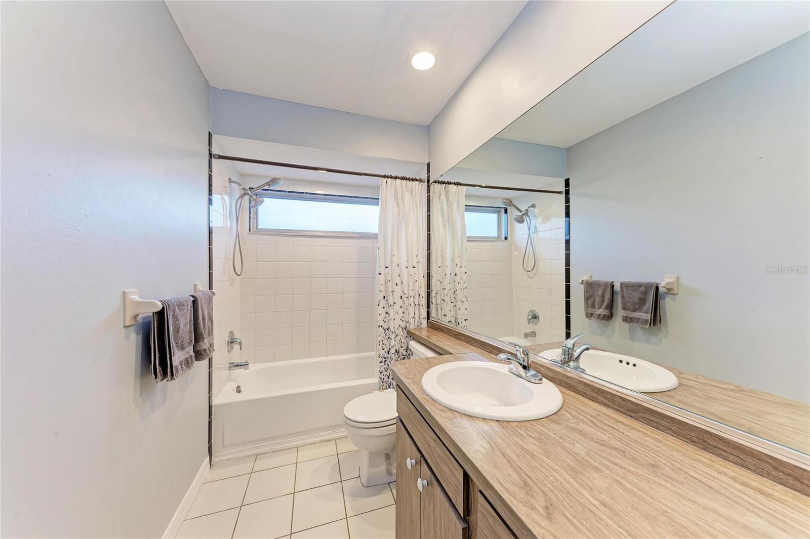 Image 32 of 42 For 1841 Springwood Drive