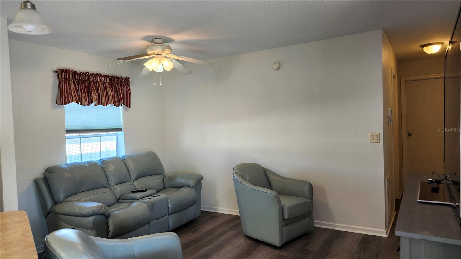 Image 4 of 27 For 1503 23rd Avenue W