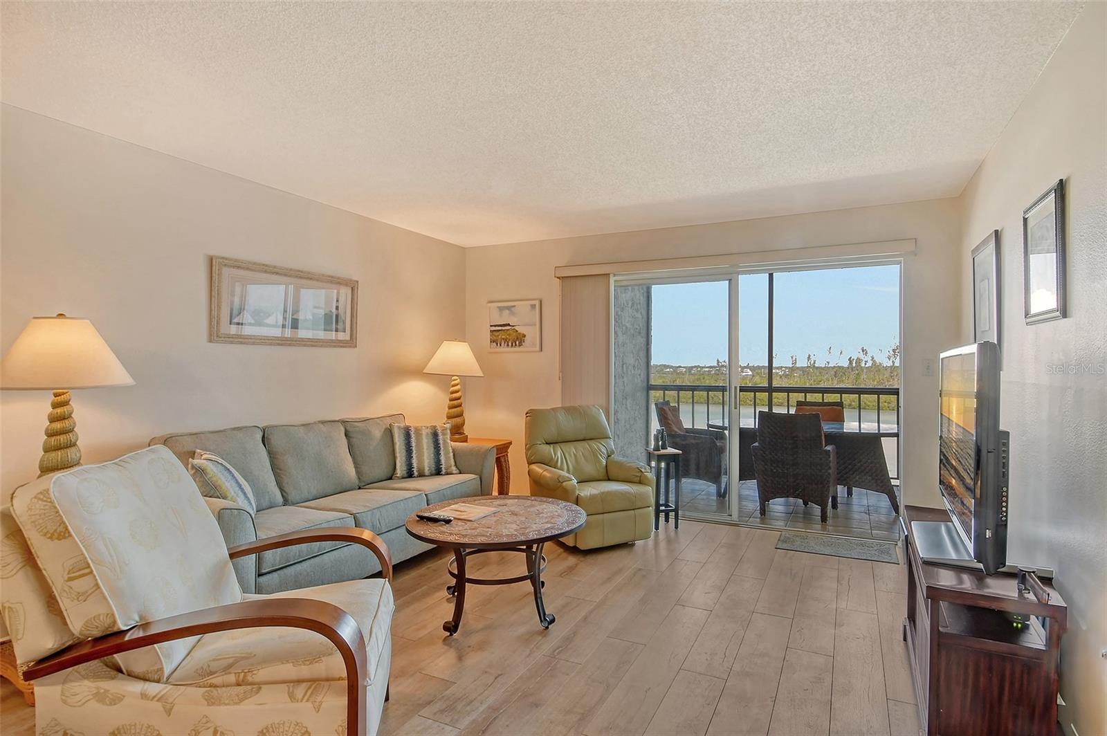 Image 10 of 51 For 9397 Midnight Pass Road 603