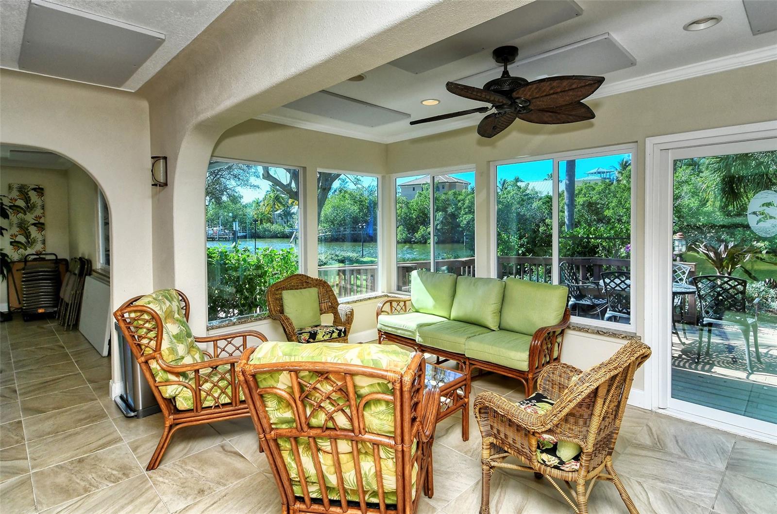 Image 36 of 51 For 9397 Midnight Pass Road 603