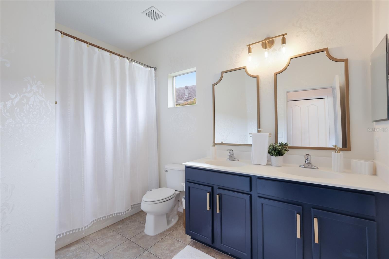 Image 31 of 74 For 12026 Forest Park Circle