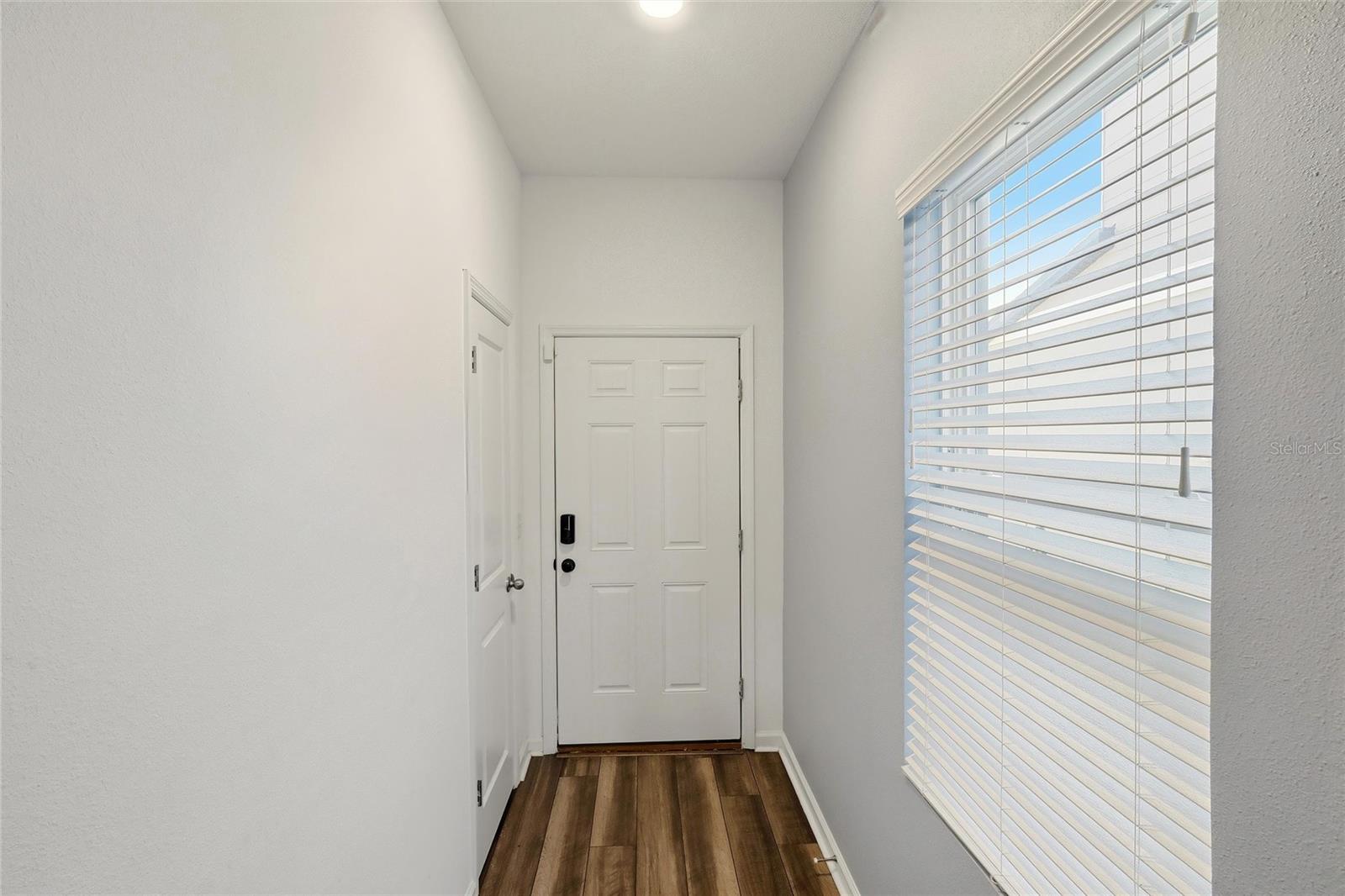 Image 4 of 40 For 768 Sunlit Coral Street