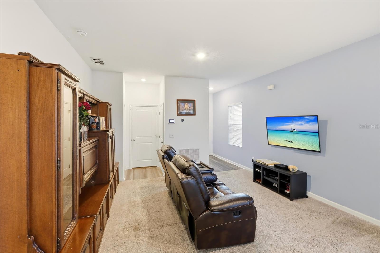 Image 5 of 40 For 768 Sunlit Coral Street