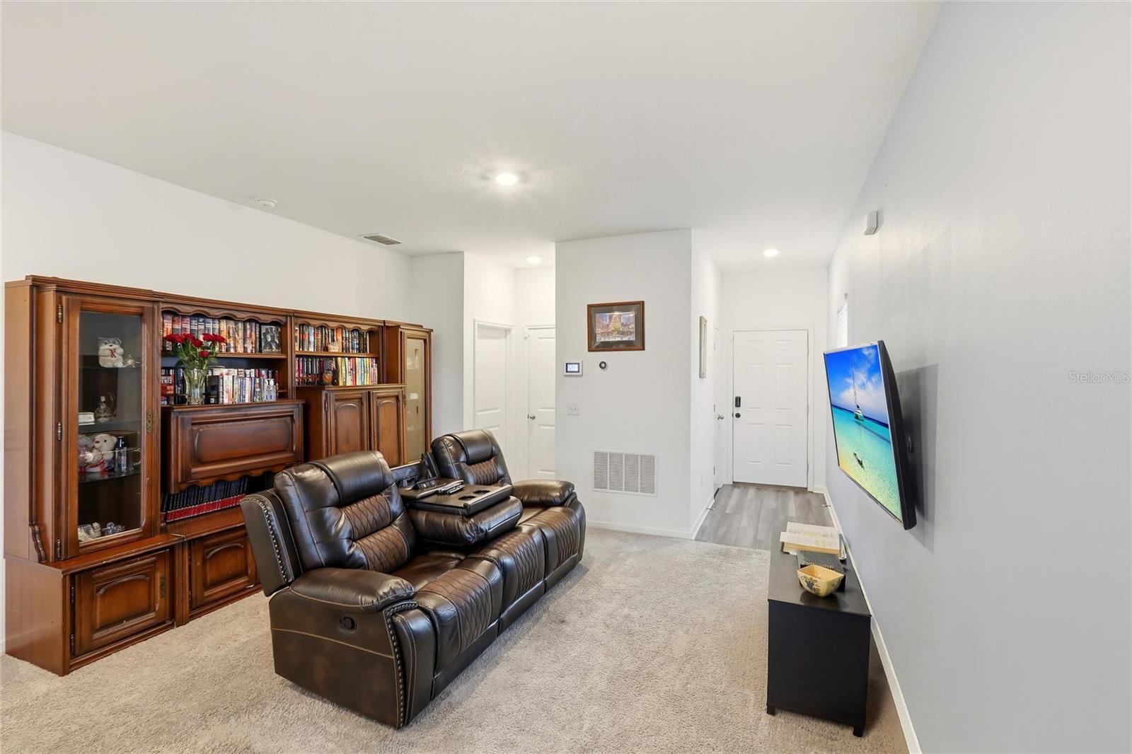 Image 6 of 40 For 768 Sunlit Coral Street