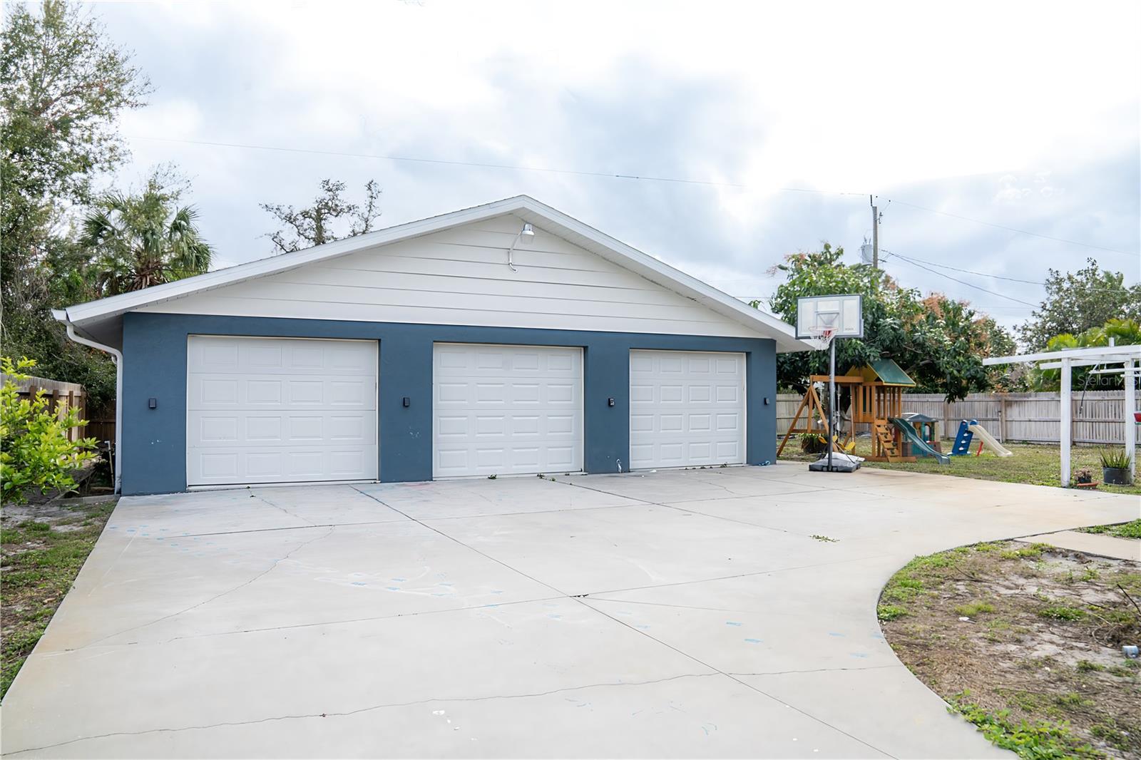 Image 17 of 20 For 2107 6th Street W