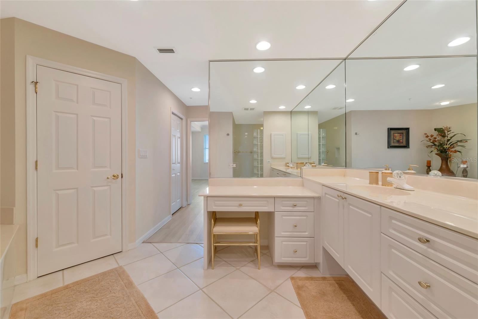 Image 17 of 42 For 242 Hidden Bay Drive 602