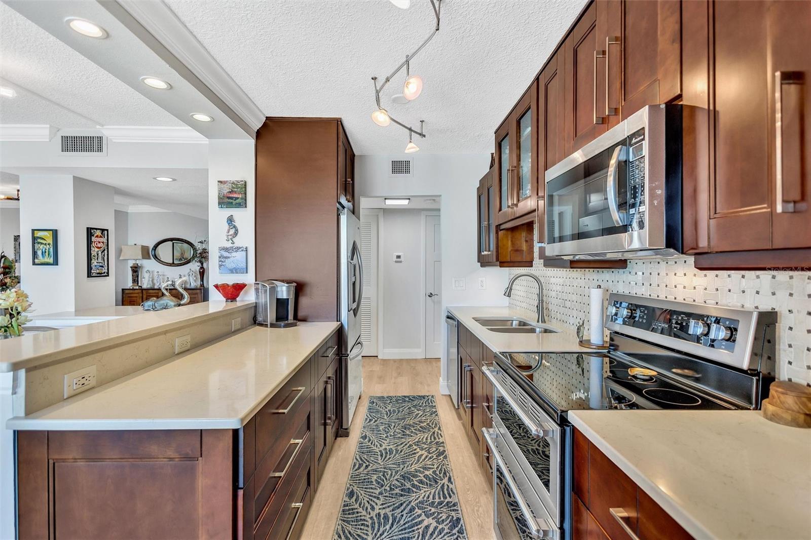 Image 36 of 69 For 4822 Ocean Boulevard 8d