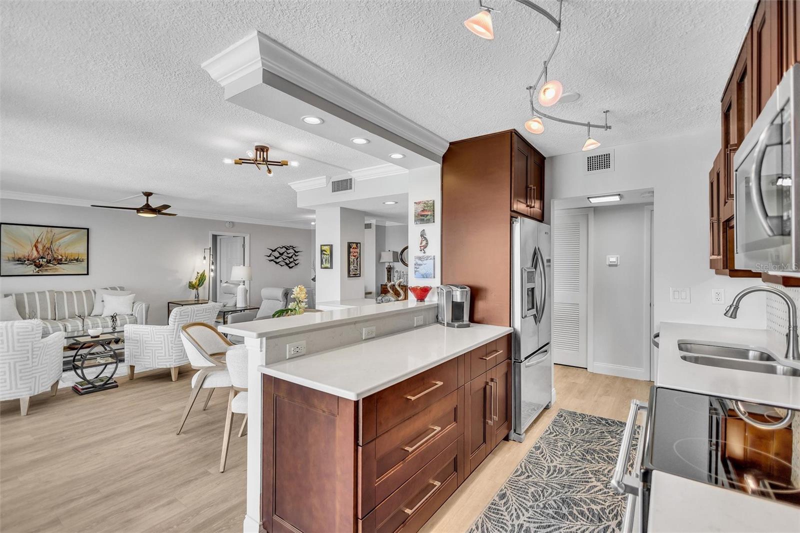 Image 37 of 69 For 4822 Ocean Boulevard 8d