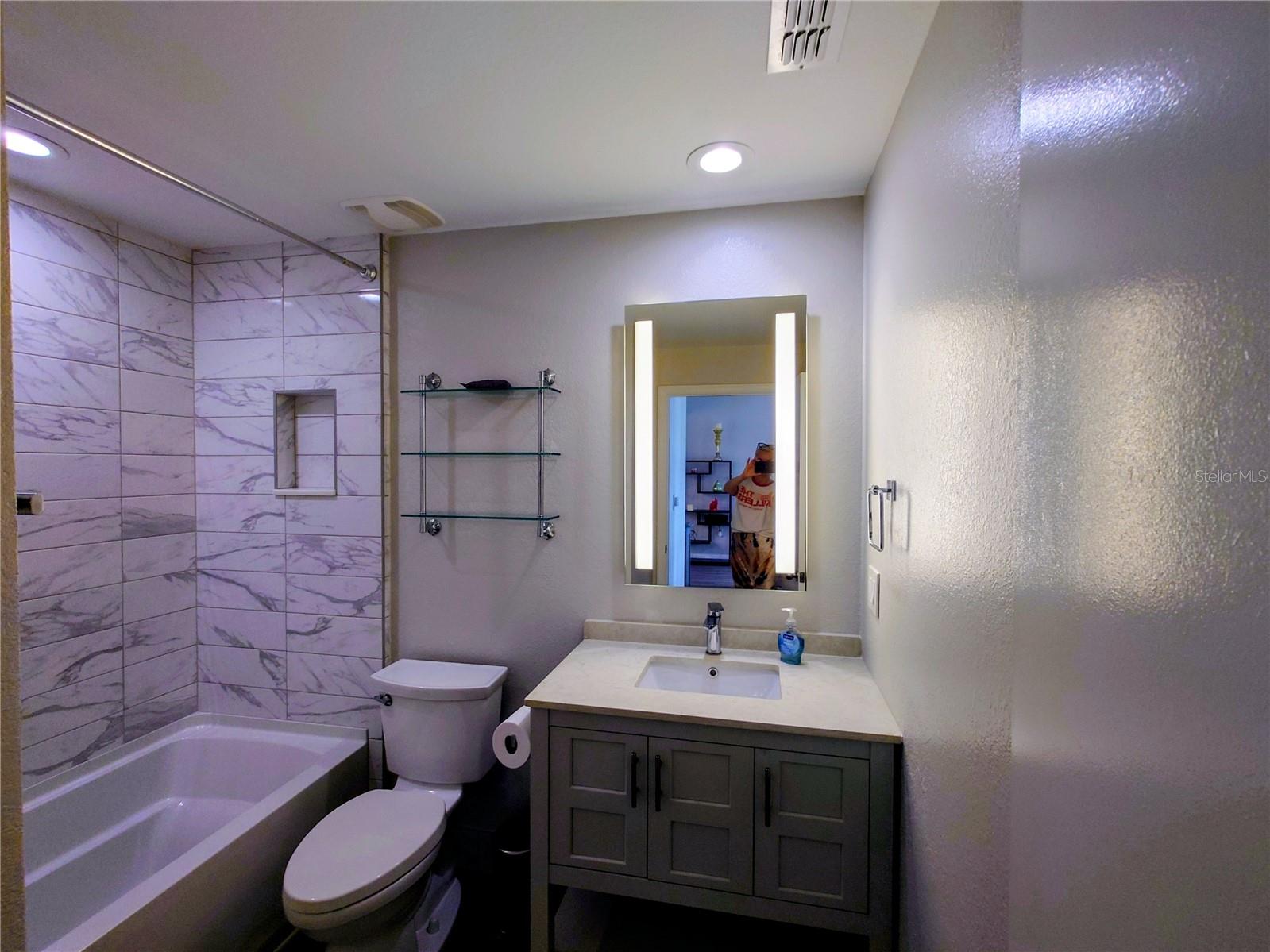 Image 10 of 41 For 200 4th Avenue S 130