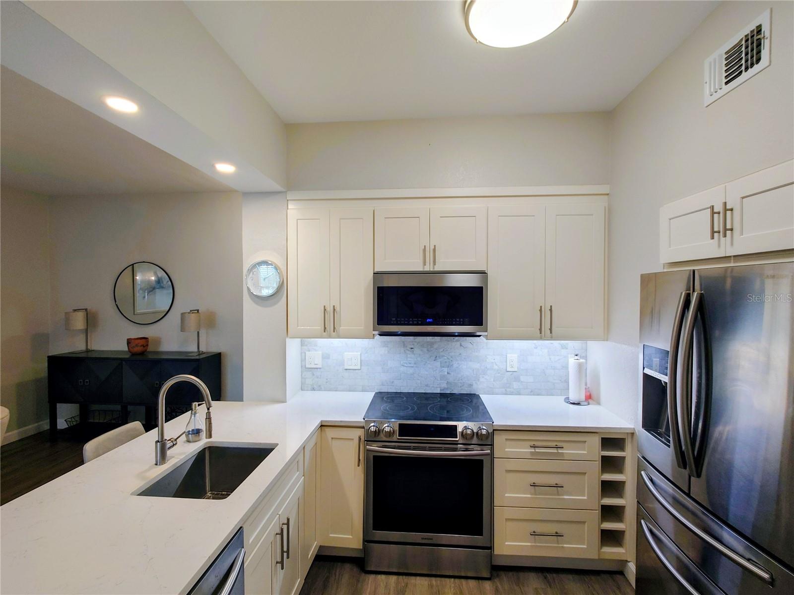 Image 26 of 41 For 200 4th Avenue S 130