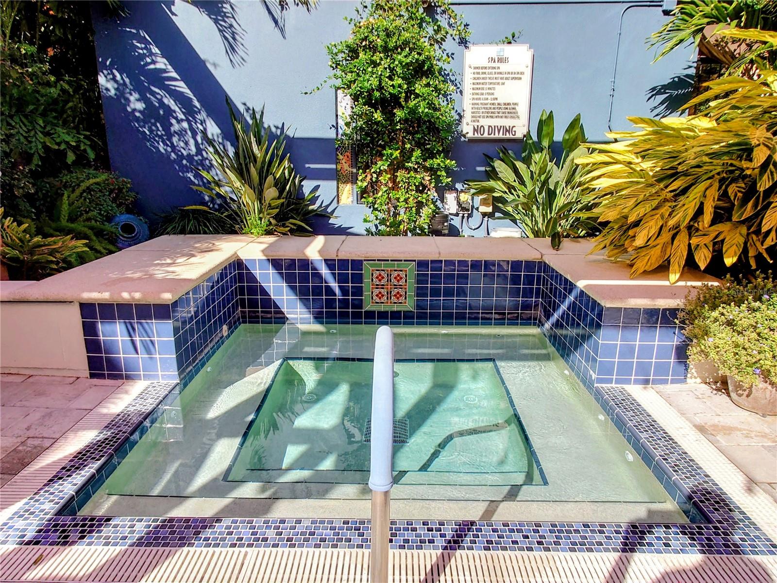 Image 3 of 41 For 200 4th Avenue S 130