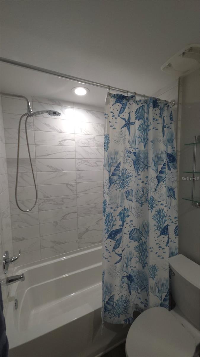 Image 36 of 41 For 200 4th Avenue S 130