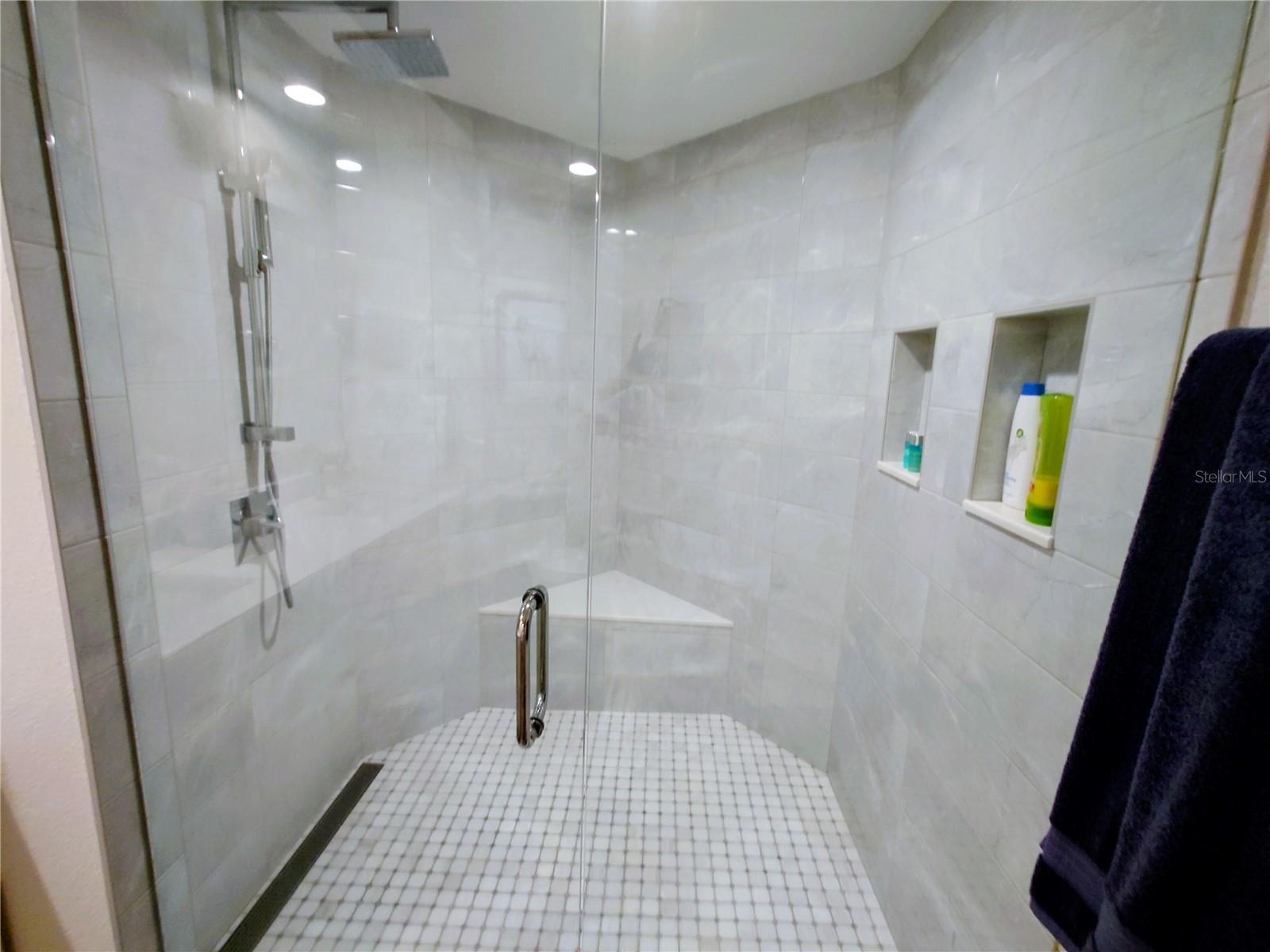 Image 5 of 41 For 200 4th Avenue S 130