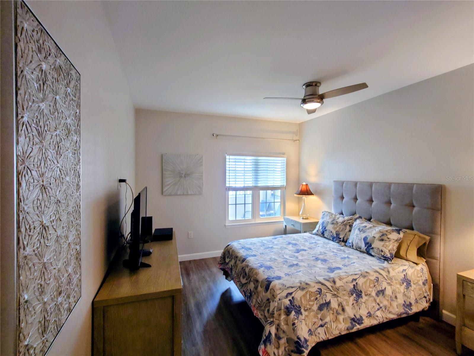 Image 8 of 41 For 200 4th Avenue S 130