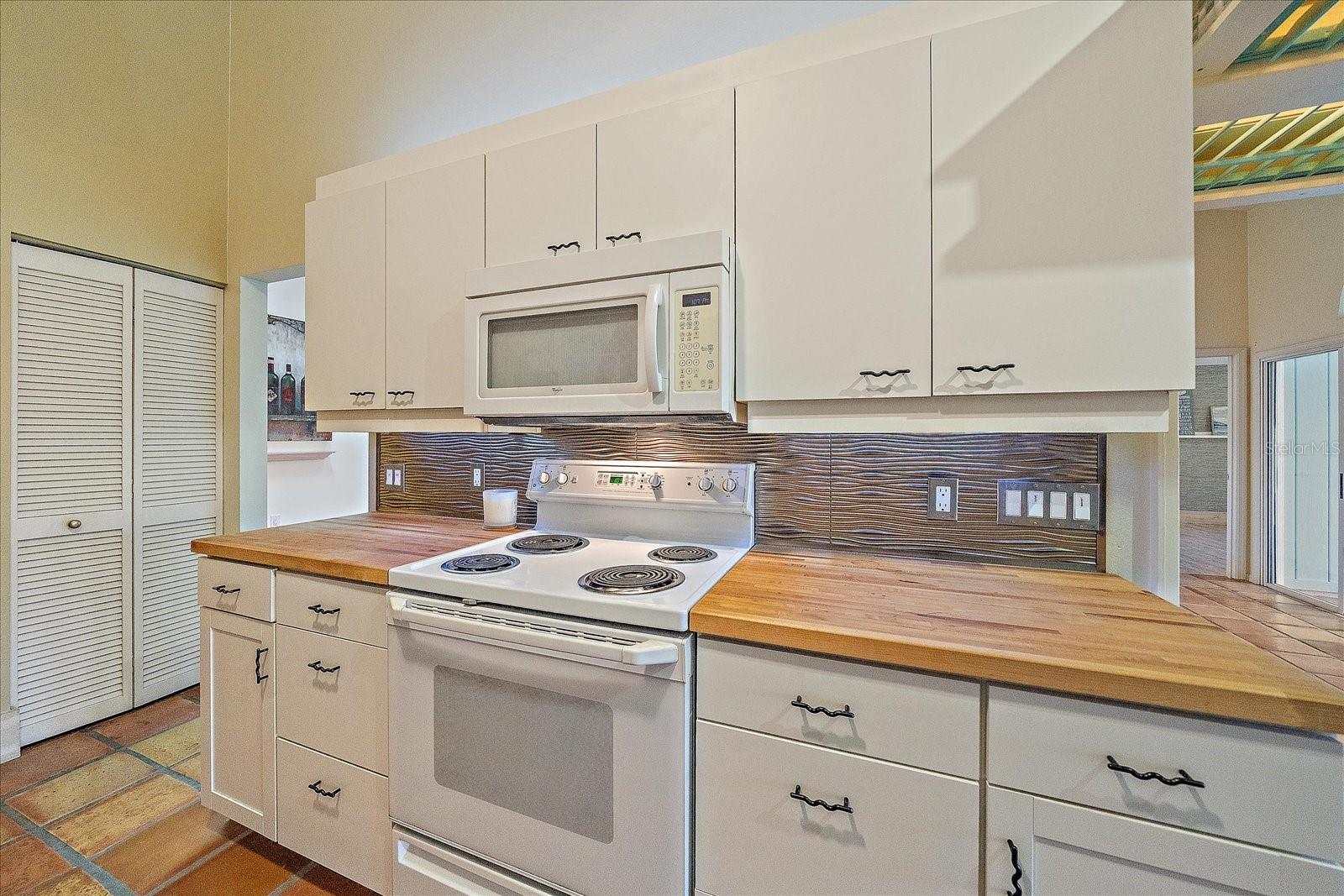 Image 16 of 46 For 3191 Lake Park Lane 2