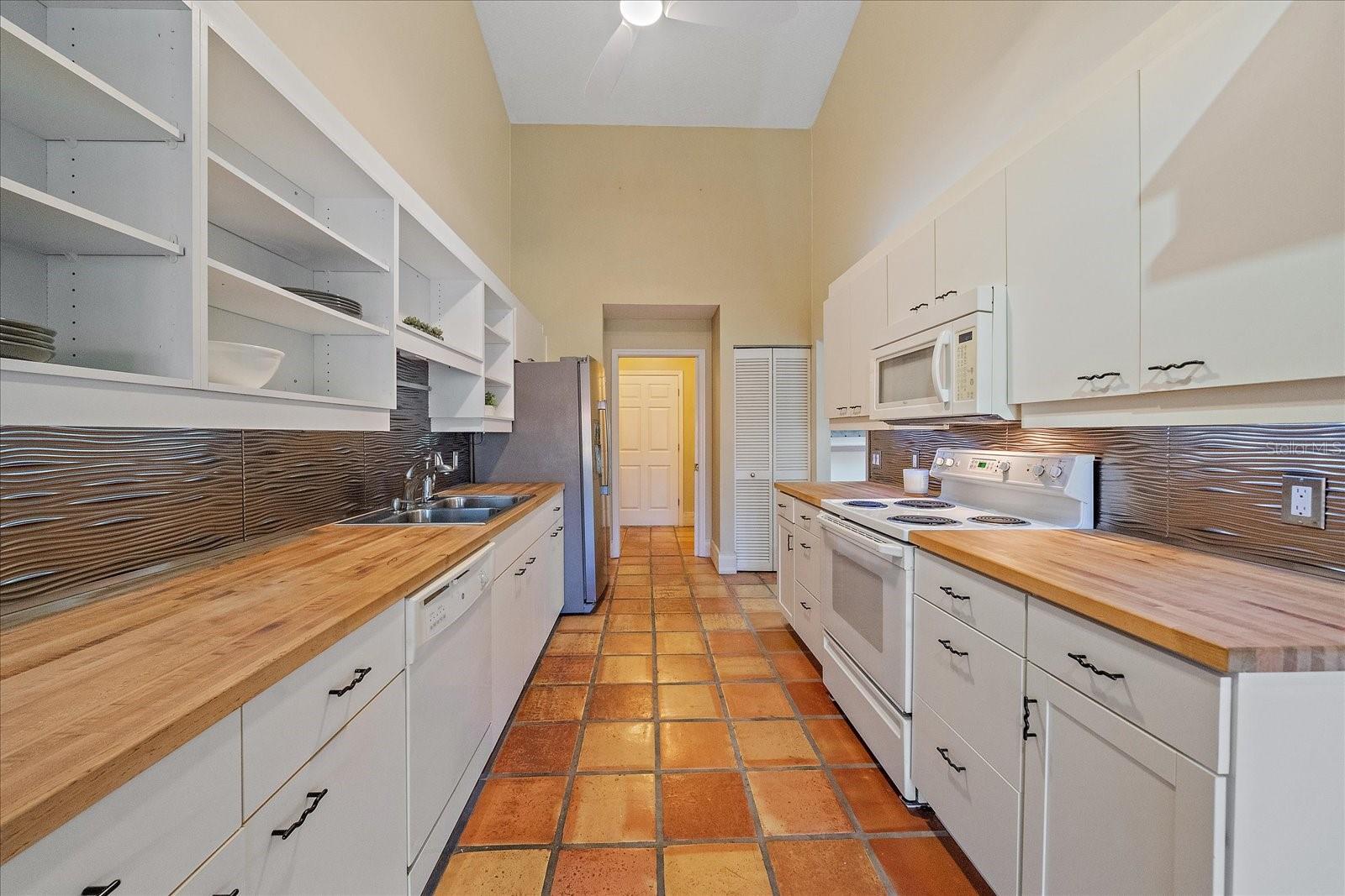 Image 17 of 46 For 3191 Lake Park Lane 2