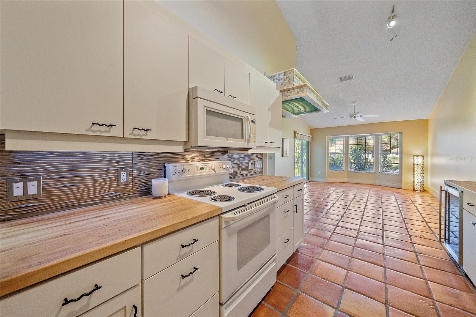 Image 19 of 46 For 3191 Lake Park Lane 2