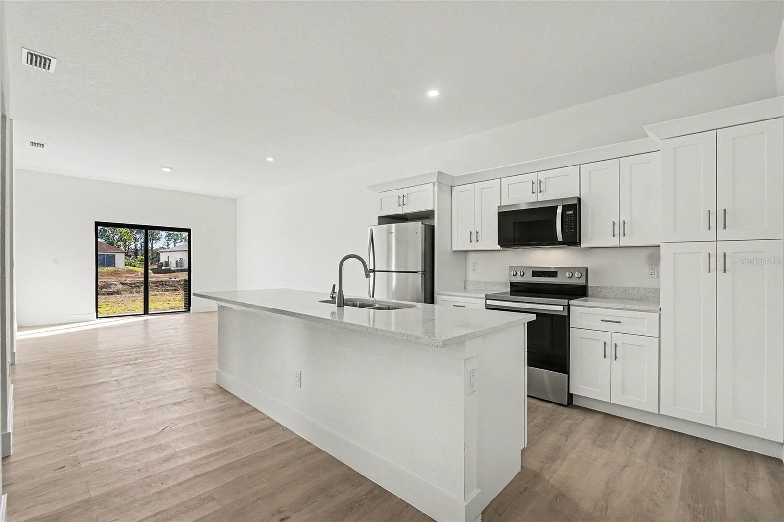 Image 10 of 40 For 225-227 Hightower Avenue S