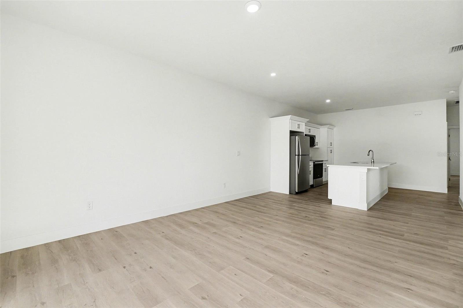 Image 12 of 40 For 225-227 Hightower Avenue S