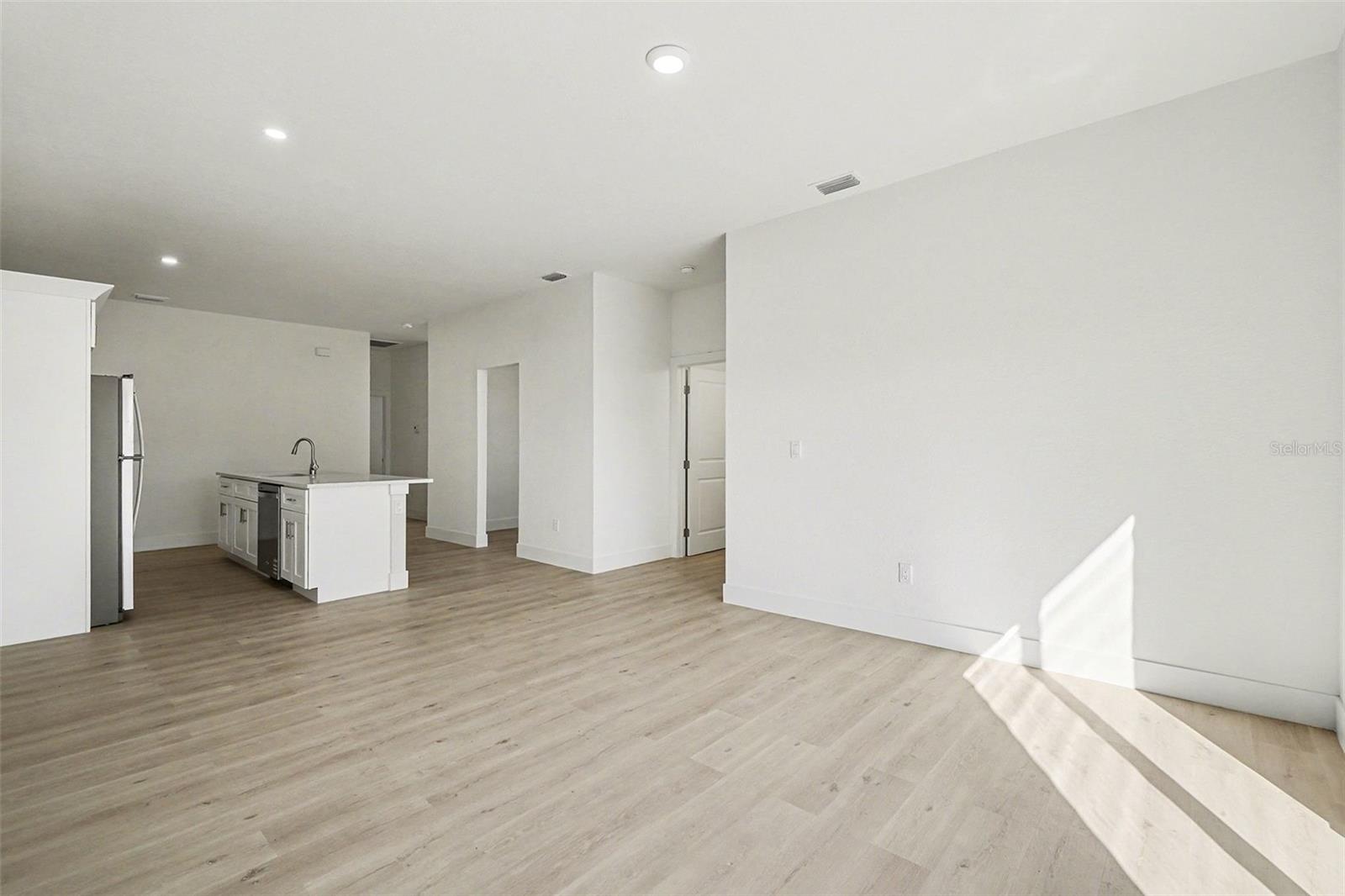 Image 13 of 40 For 225-227 Hightower Avenue S