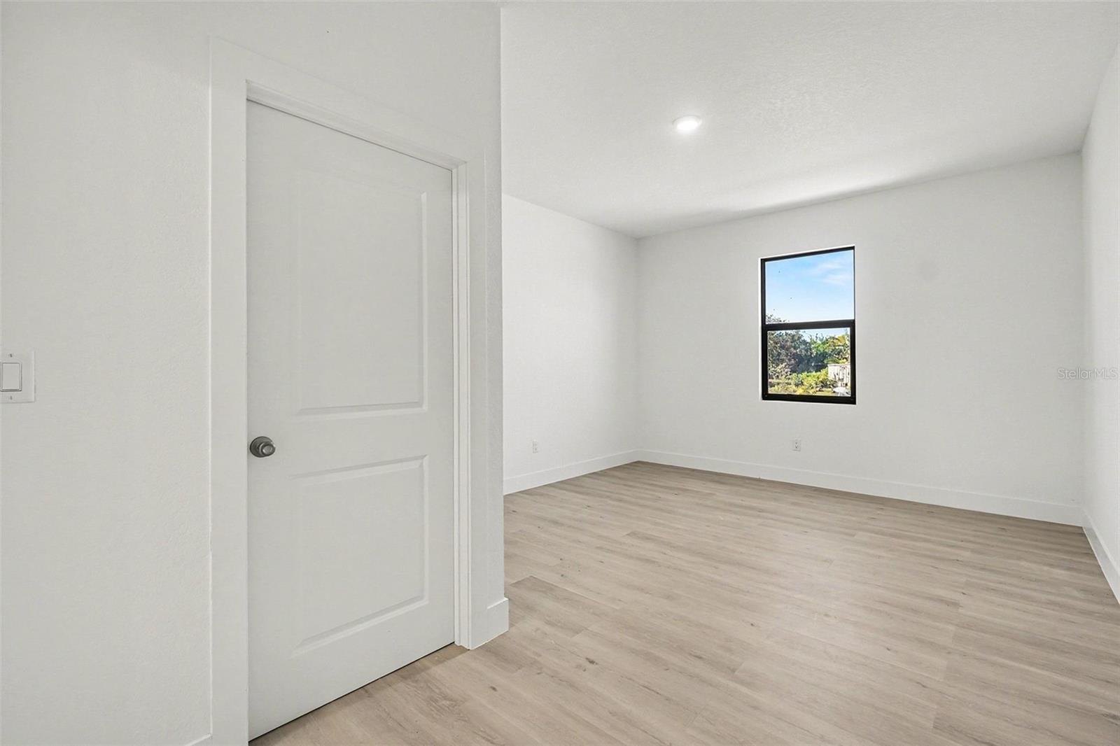 Image 15 of 40 For 225-227 Hightower Avenue S