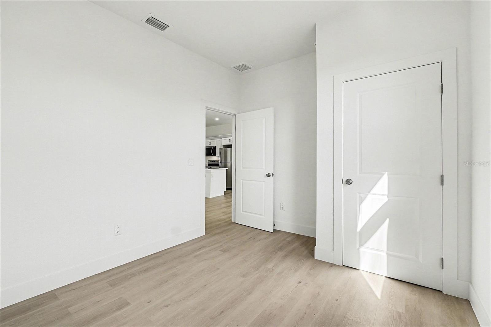 Image 18 of 40 For 225-227 Hightower Avenue S